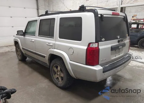 2009 Jeep Commander Sport z USA, uszkodzony, nr VIN 1J8HG48K49C501084